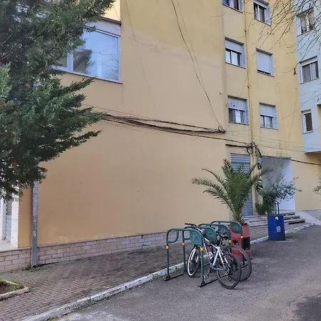 Rudi 2 In Lägenhet Tirana
